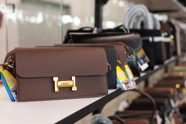 Есть всё, чтобы создать эффектный образ на корпоратив | Источник: «Семейный континент»