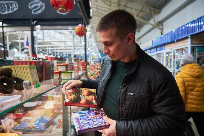 На рынке продают краски для яиц с натуральным составом  | Источник: Роман Данилкин