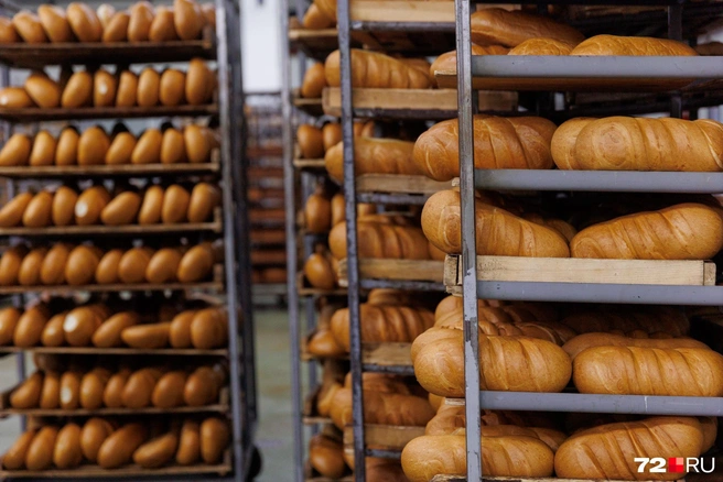 Раньше самым популярным был «кирпичик», теперь покупатели выбирают батоны | Источник: Ирина Шарова / 72.RU