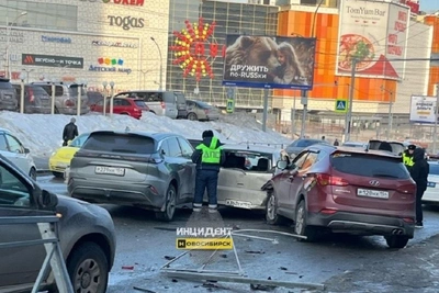 Массовое ДТП на Военной: автомобиль сбил пешеходов