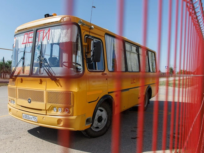 В лицее имени Гули Королевой не могут найти водителя школьного автобуса примерно с марта | Источник: Алексей Волхонский / V1.RU