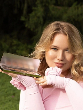 Екатерина Шевякова, визажист, бровист салона Antistress | Источник: Woman.ru