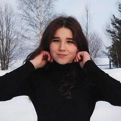 Думали манекен, а оказалось, мертвое тело: в Перми на кольях металлического забора погибла 18-летняя девушка
