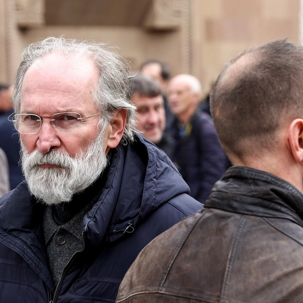 Симоньян плакала навзрыд, Эрнст сдерживал эмоции: как звезды и близкие проводили Тиграна Кеосаяна в последний путь | Источник: Булкин Сергей/ТАСС
