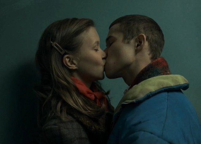 Источник: кадр из сериала «Слово пацана. Кровь на асфальте» (18+), реж. Жора Крыжовников, Toomuch Production и «НМГ Студия», 2023 год