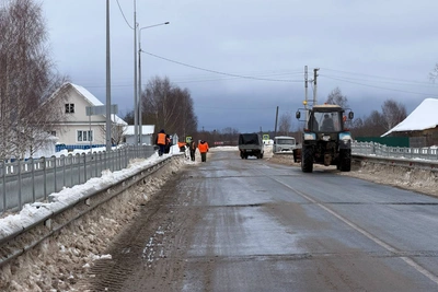 Губернатор Ситников оценил работы по очистке мостов