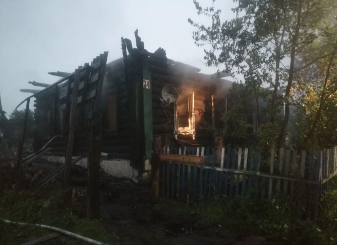 При пожаре в Томской области погибли четверо детей и двое взрослых | 62.ru