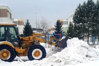 Жители Екатеринбурга сами убирают снег