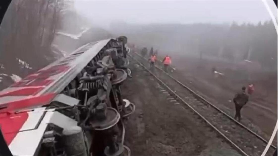 Пассажирский поезд Москва-Челябинск сошел с рельсов&nbsp;&mdash; пострадавших больше 20, среди них звезды