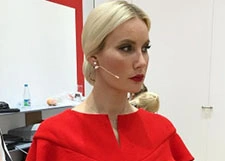 Лена Летучая принимает первые свадебные подарки
