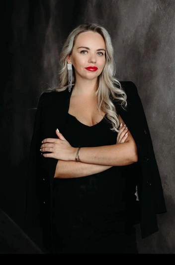 Руководитель студии «Метр» Елена Киреева постоянно проходит обучение в Москве и посещает международные выставки | Источник: «Метр»