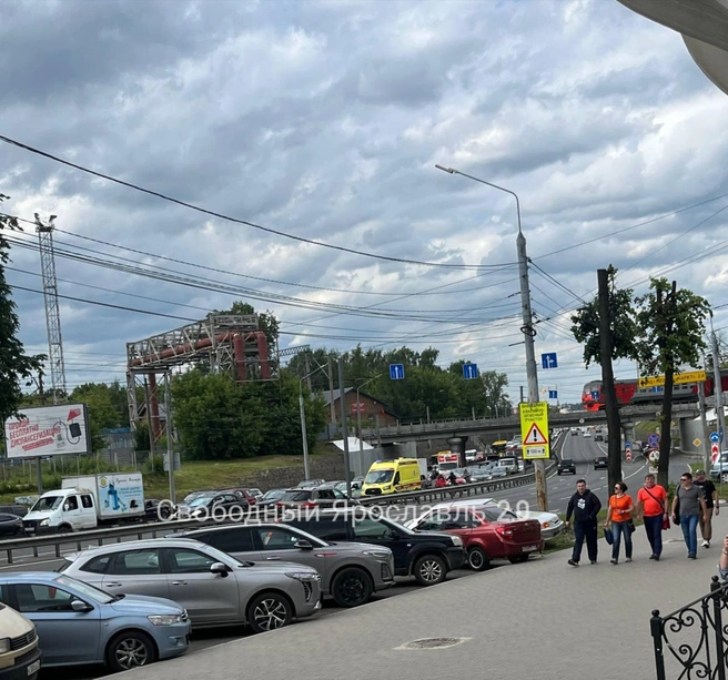 На Московском проспекте выстроилась пробка | Источник: «Свободный Ярославль» / Vk.com
