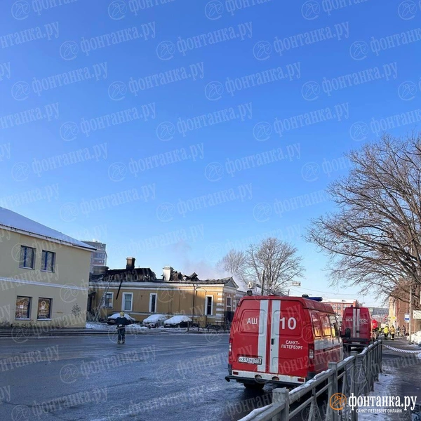 Последствия серьезного пожара в доме 8 по Уральской улице в Петербурге | Источник: «Фонтанка.ру»