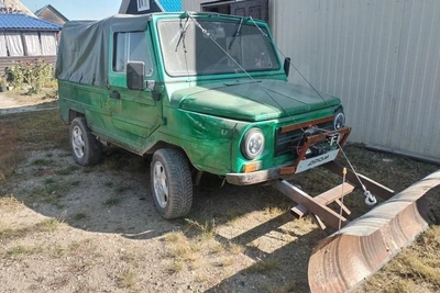 В Новосибирске продают ЛуАЗ-969 с лопатой для снега