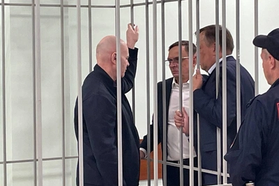 Бывший глава Красноярска не признал вину, трое сознались