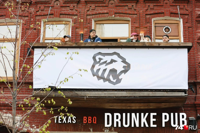 Присоединились и заведения по соседству. Клиенты совместили приятное с полезным | Источник: Наталья Лапцевич