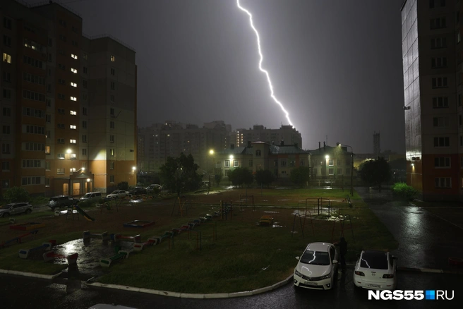 Завтра в городах Югры прогремит гроза | Источник: Евгений Софийчук / NGS55.RU