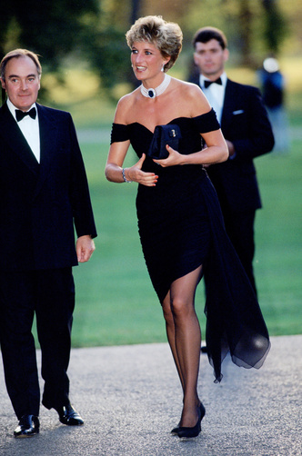 Королевы ночи: самые красивые и роскошные черные платья монарших особ — вы потеряете дар речи