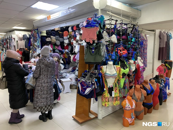 Покупателей немного, но они ходят сюда давно | Источник: Стас Соколов / NGS.RU