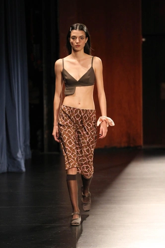 Эспрессо вместо черного: почему все модные девушки перешли на коричневые колготки