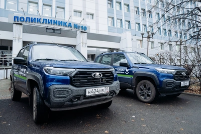 Пять автомобилей LADA передали томским медучреждениям