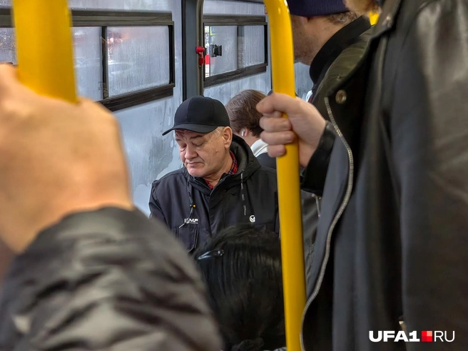 Спать стоя&nbsp;— хороший навык | Источник: Булат Салихов / UFA1.RU