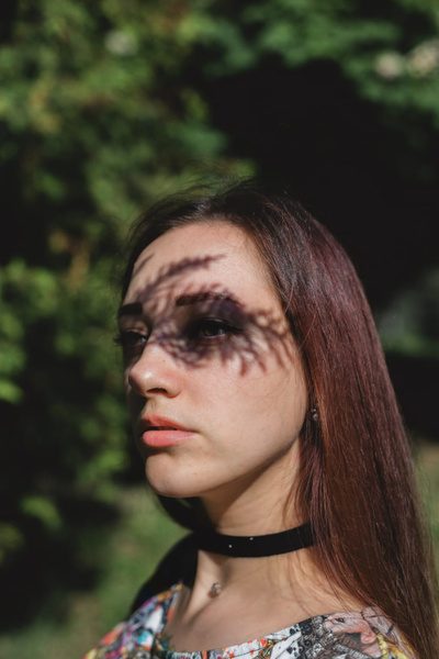 «Не узнаю ни сына, ни мужа, ни себя»: как живет 32-летняя россиянка с лицевой слепотой, для которой черты людей навсегда стерты