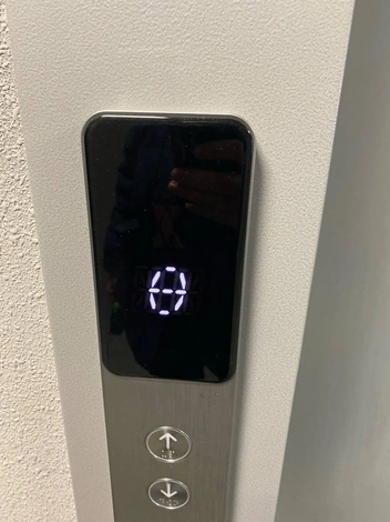 Такую картину жильцы видят каждый день | Источник: жильцы из чата дома на Барамзиной, 32В