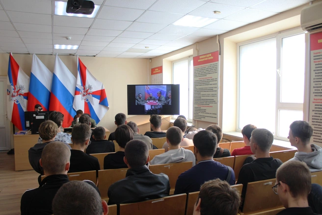 Молодые люди смогли задать вопросы онлайн | Источник: пресс-служба правительства Ростовской области