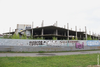 Долгострой на Сталеваров и Победы продадут с аукциона