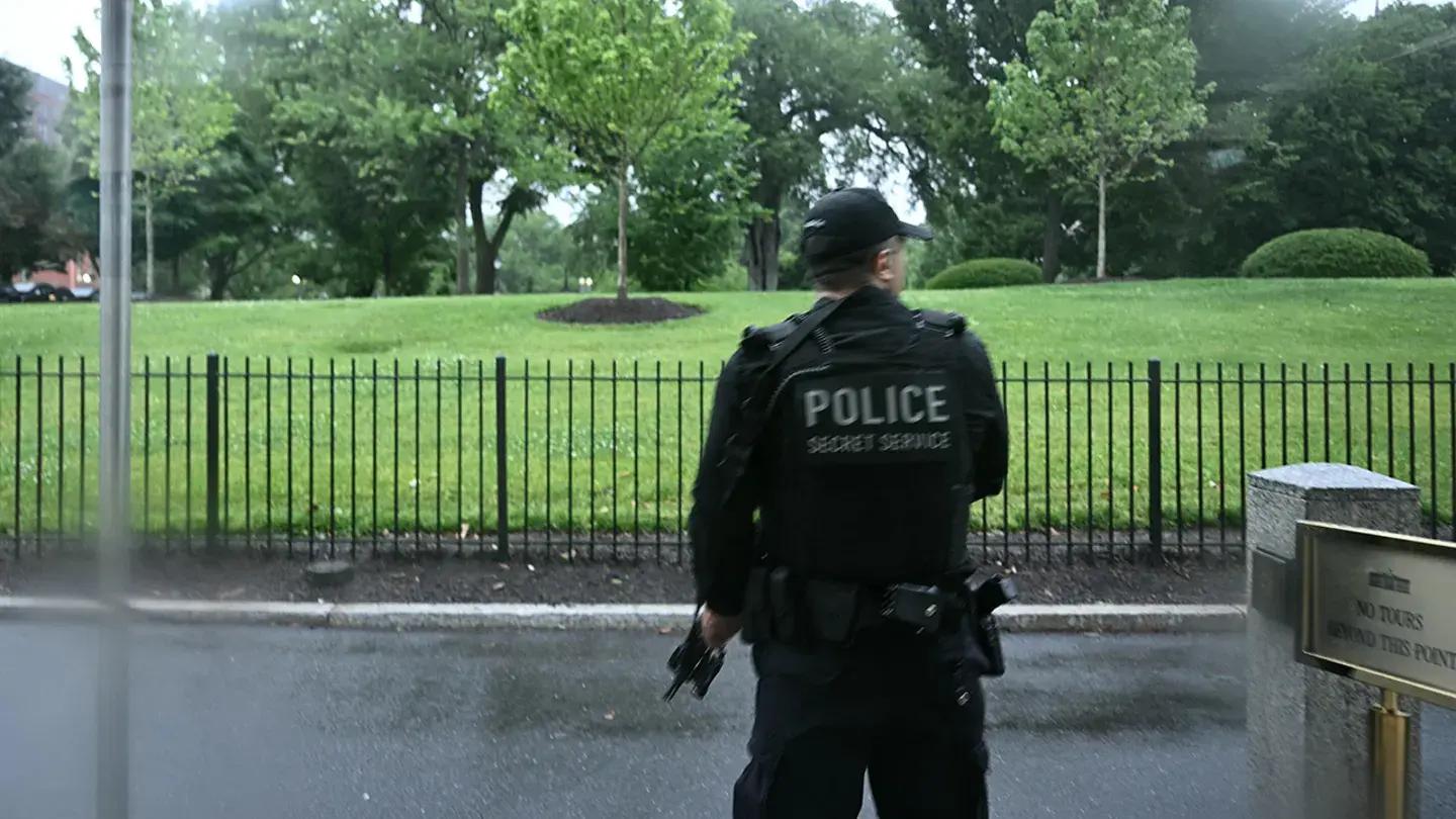 У резиденции Трампа в прямом эфире раздались десятки выстрелов: снайперы открыли ответный огонь на поражение