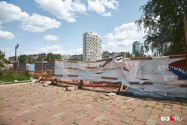 Зато место работ прикрыли  | Источник: Роман Данилкин / 63.RU