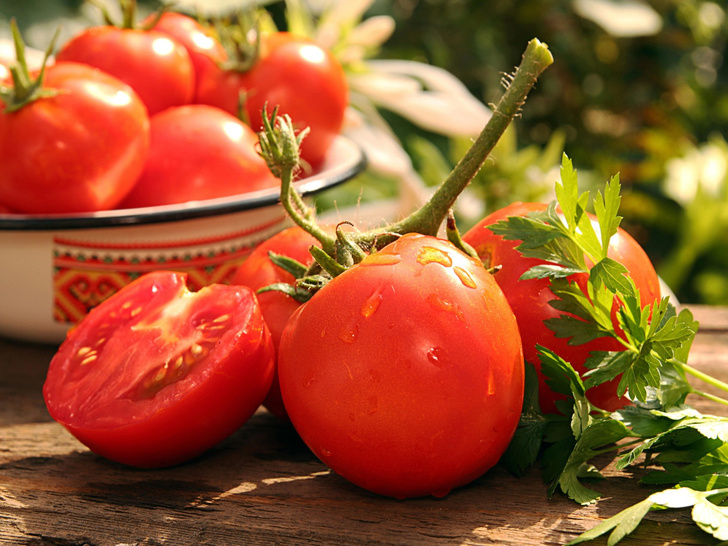 Почему нельзя есть помидоры каждый день: главные опасности для здоровья