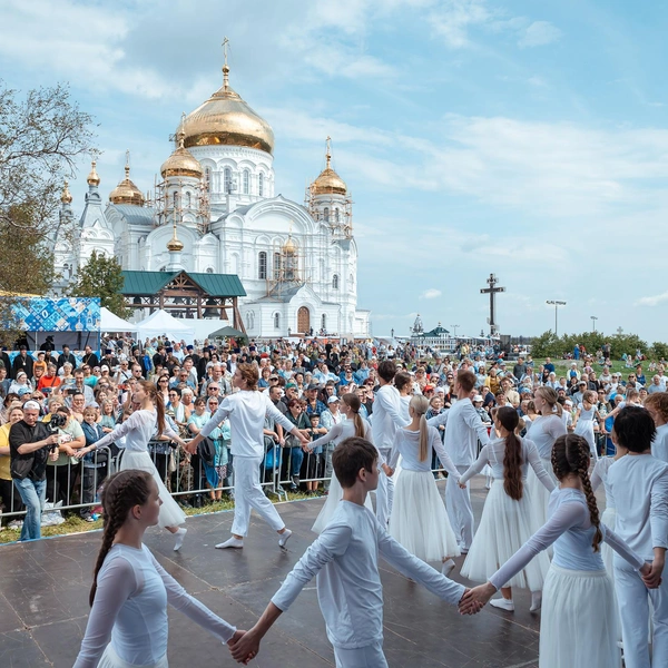 Во время концертной программы водили хороводы… | Источник: Павел Семянников