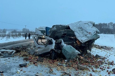 Смертельное ДТП под Новосибирском: легковушка выехала на встречку