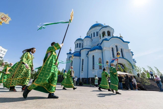 Православные югорчане отметили праздник Святой Троицы | Источник: Максим Слепов / Т.me
