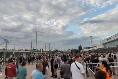 Тысячи болельщиков собрались на матч Россия — Буркина-Фасо