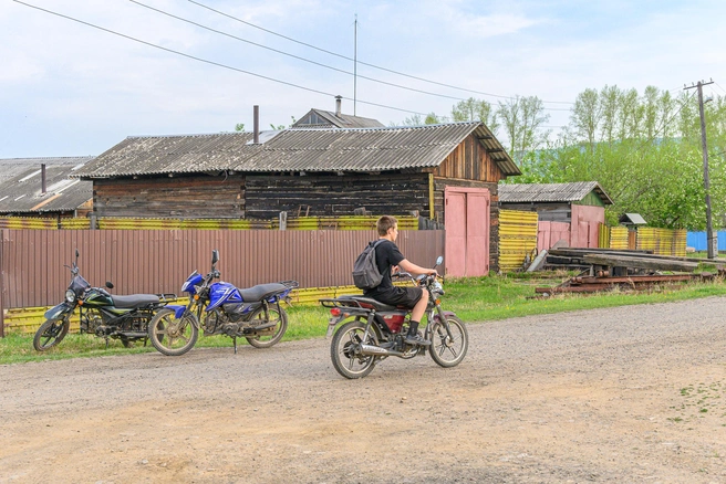 Подростки на мототехнике — современный бич не только СНТ, но и городских микрорайонов | Источник: Олег Фёдоров / CHITA.ru