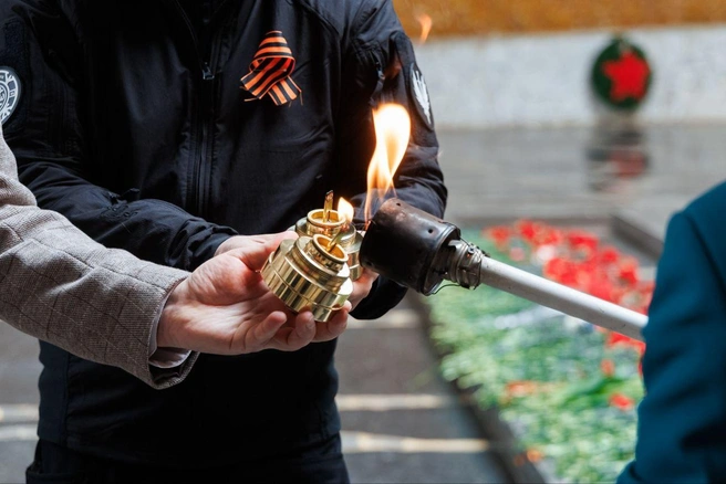 Частички Вечного огня доставят на Урал в специальных лампадах | Источник: Андрей Фомин