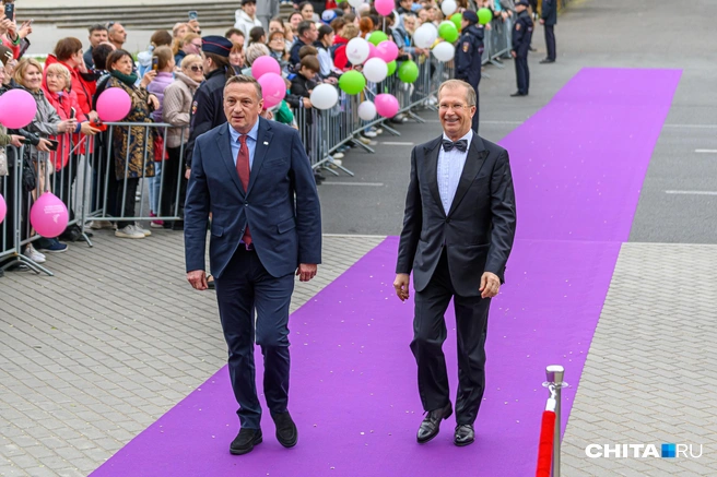 Председатель оргкомитета, президент Shkulev Holding Виктор Шкулёв и гендиректор Быстринского ГОКа Михаил Сальков | Источник: Олег Фёдоров / CHITA.RU