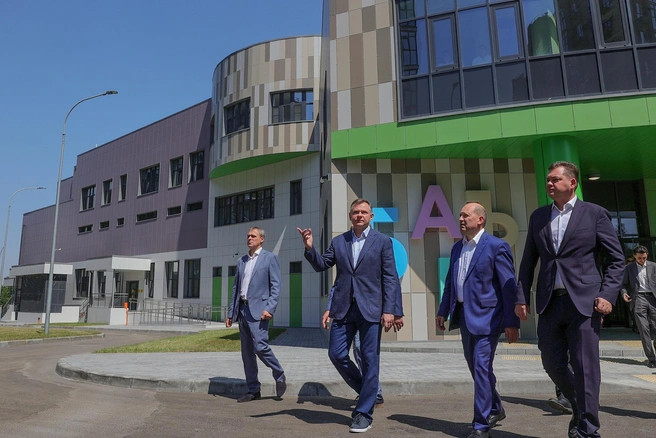 На оборудование нового корпуса школы № 106 муниципалитет оперативно выделил более 46 миллионов рублей | Источник: пресс-служба губернатора Ростовской области