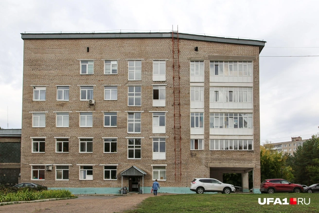 Вид больницы снаружи