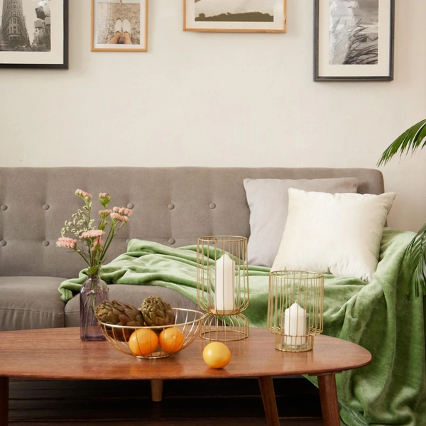 Подсвечник Erarta COZY HOMEПодсвечник Erarta от COZY HOME — настольный аксессуар из стекла и металла в золотом цвете, который добавляет тепла и мягкого блеска в интерьер. Хорошо смотрится и с классическими свечами, и как акцент на сервировке стола или на каминной полке.