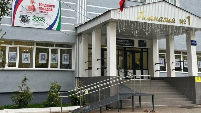 Изначально гимназия была исключительно женской, открыли ее в 1992 году | Источник: Гимназия № 1 Нефтекамск / Vk.com
