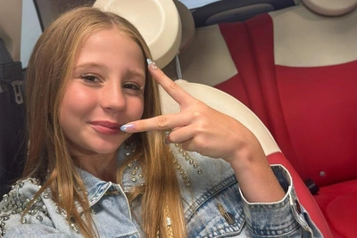 Cerebral palsy girl earns 2.8 billion as YouTube icon