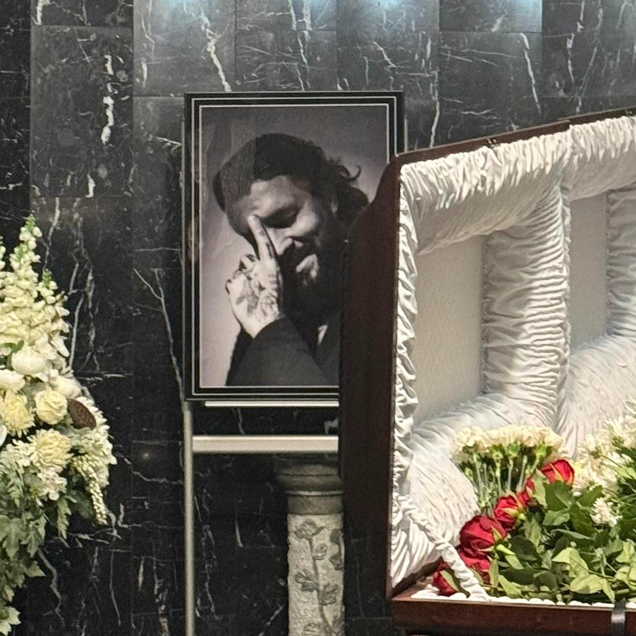 В Балашихе прощаются с 37-летним ведущим Антоном Штейном, у которого осталось четверо детей