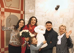 Елена Борщева показала новорожденную дочь