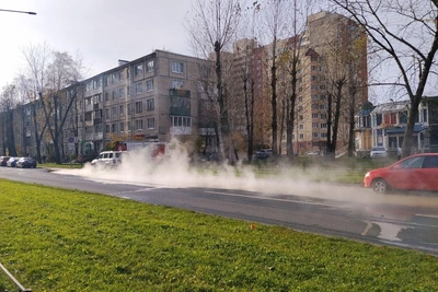 Кипяток залил Пулковскую улицу в Петербурге
