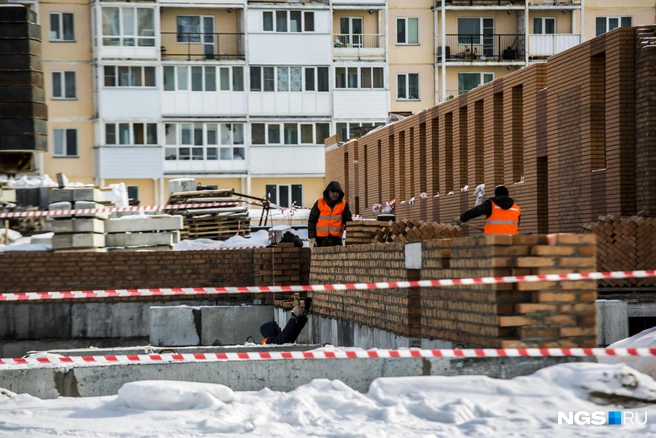 Базовые ипотечные ставки по-прежнему высокие — в районе 18–19%, семейная — 6% | Источник: Густаво Зырянов / NGS.RU