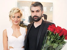 После церемонии в загсе Полина Гагарина шьет свадебное платье